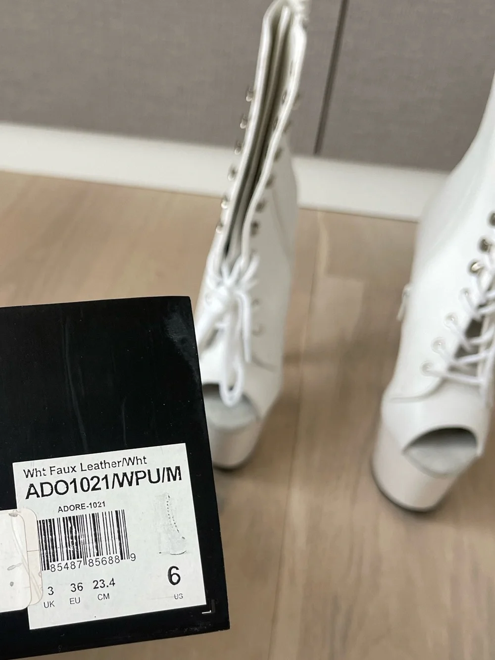 Pleaser | Adore-1021